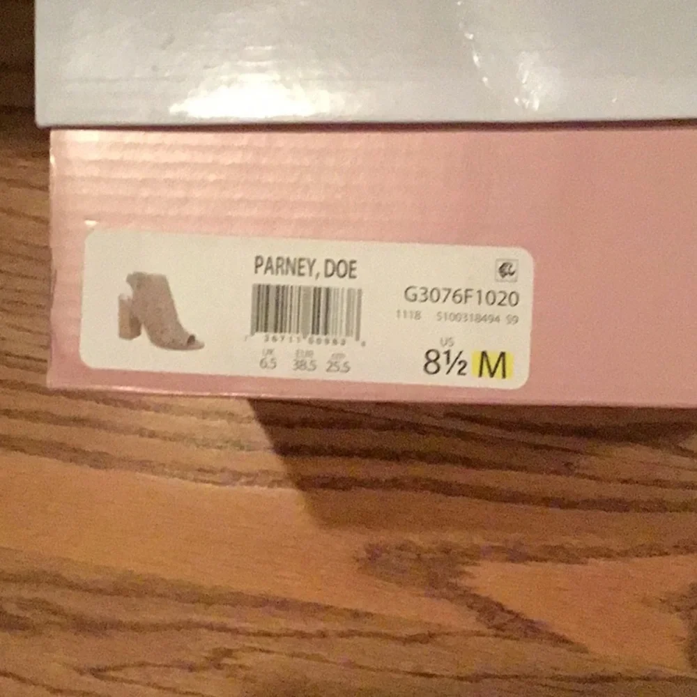 Fergalicious Parney Doe, peep toe booties - Picture 3 of 3